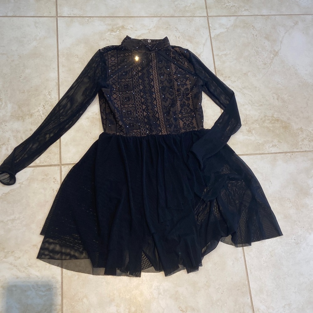 Girls Black Lacy and Flowy Costume